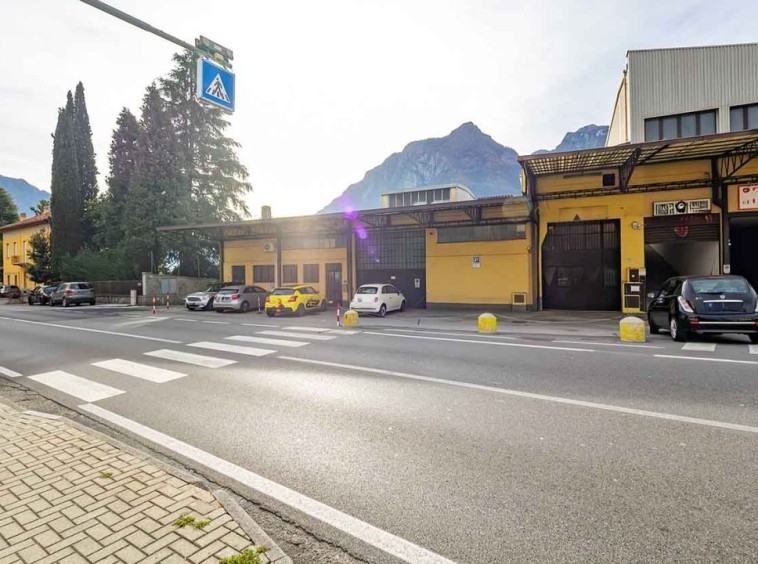 Capannone con uffici sul lago di Como ad Abbadia Lariana