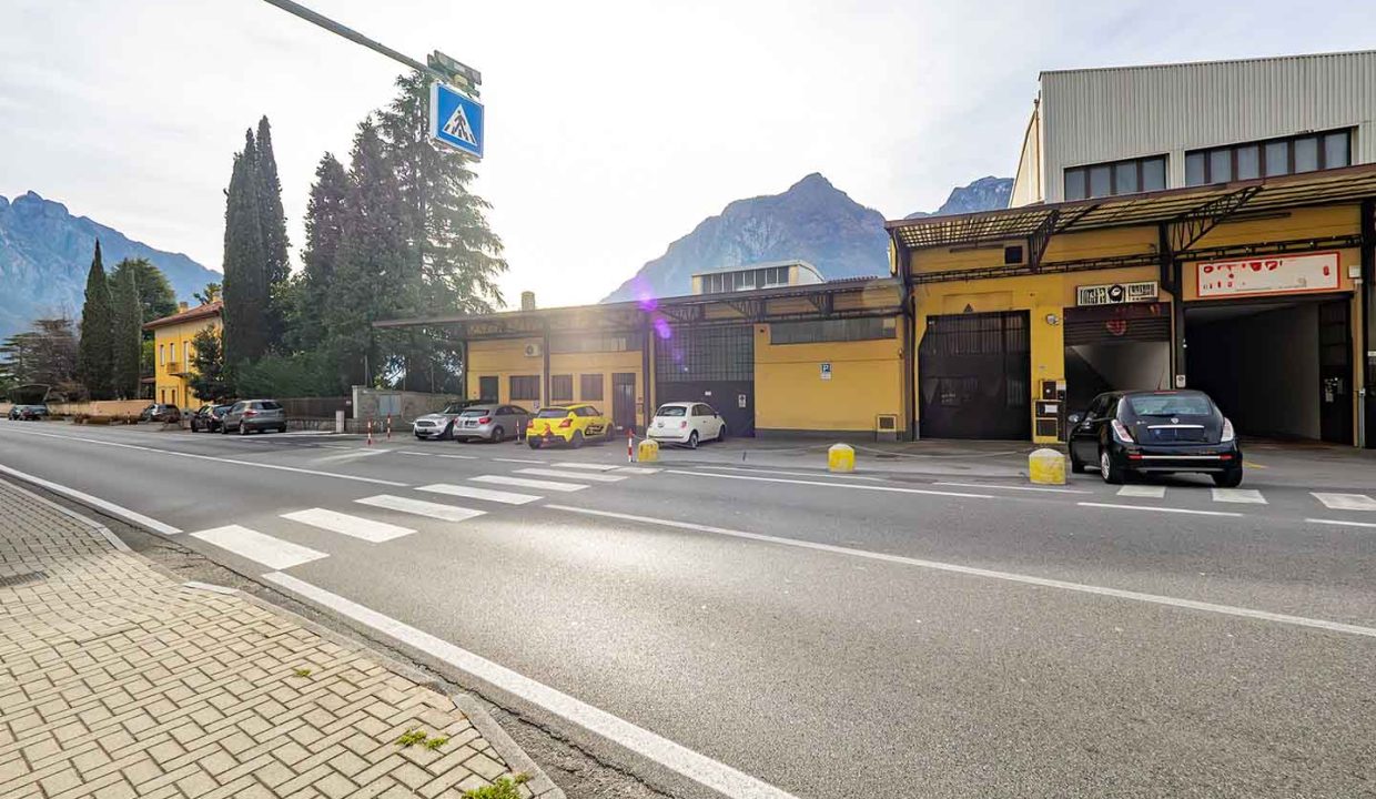 Capannone con uffici sul lago di Como ad Abbadia Lariana