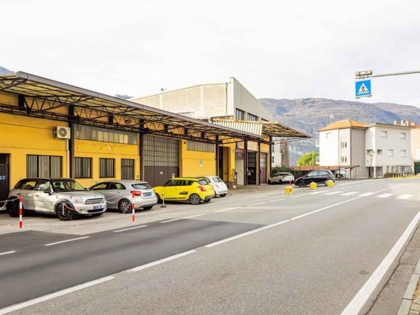 Capannone con uffici sul lago di Como ad Abbadia Lariana