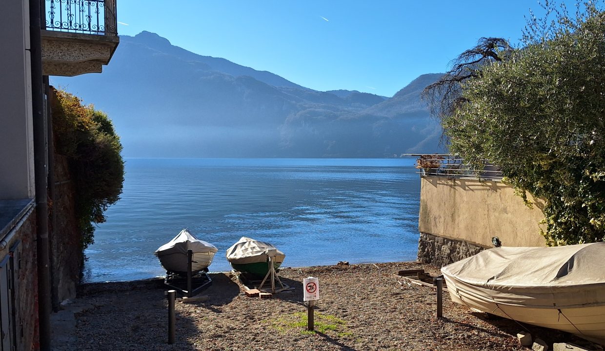 Negozio sul lago di Como a Mandello del Lario