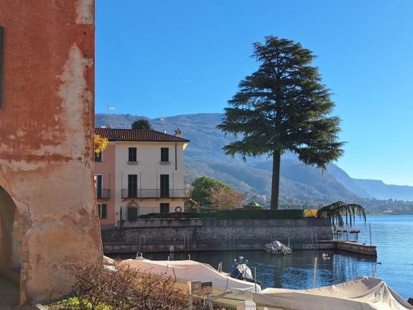 Negozio sul lago di Como a Mandello del Lario