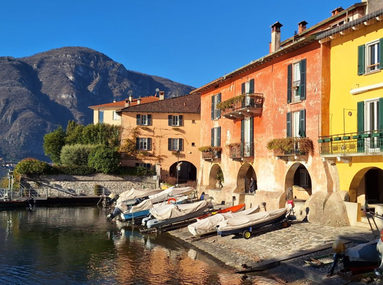 Negozio sul lago di Como a Mandello del Lario