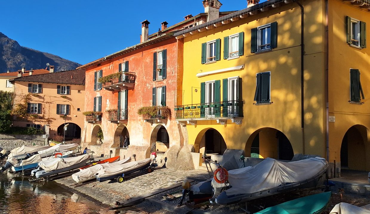 Negozio sul lago di Como a Mandello del Lario