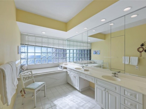 Apartment in Barefoot Beach Florida