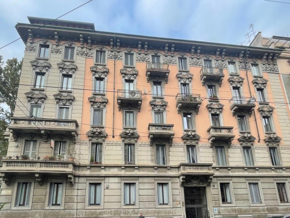 Apartment in historic building in Milan