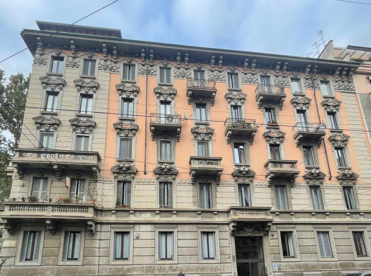 Apartment in historic building in Milan