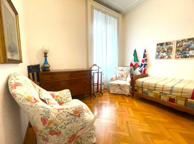 Apartment in historic building in Milan