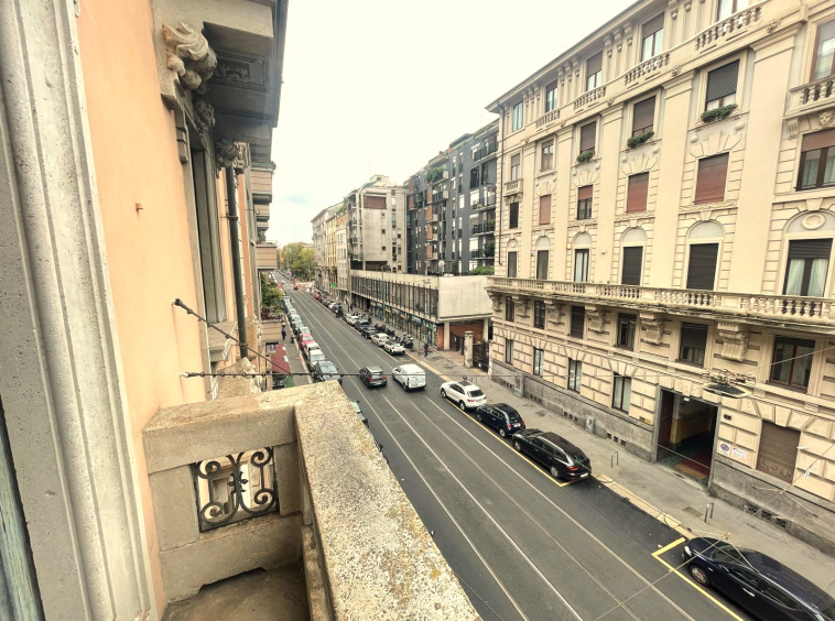 Apartment in historic building in Milan