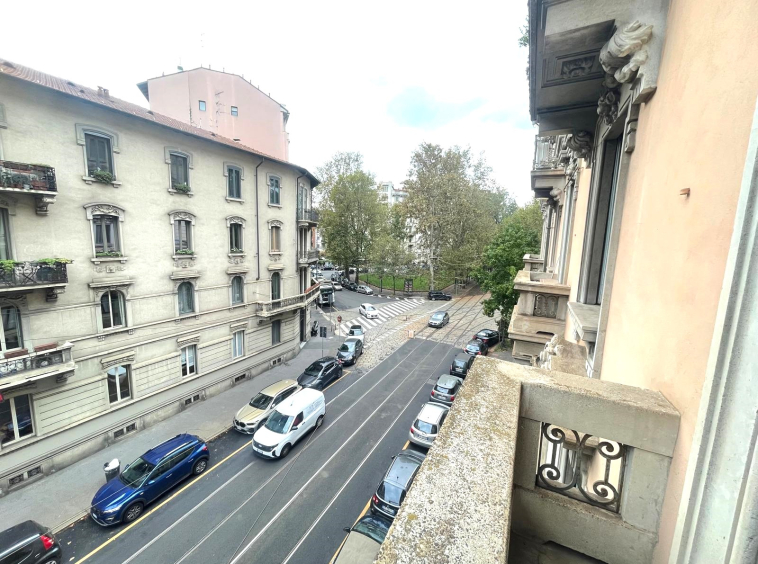 Apartment in historic building in Milan