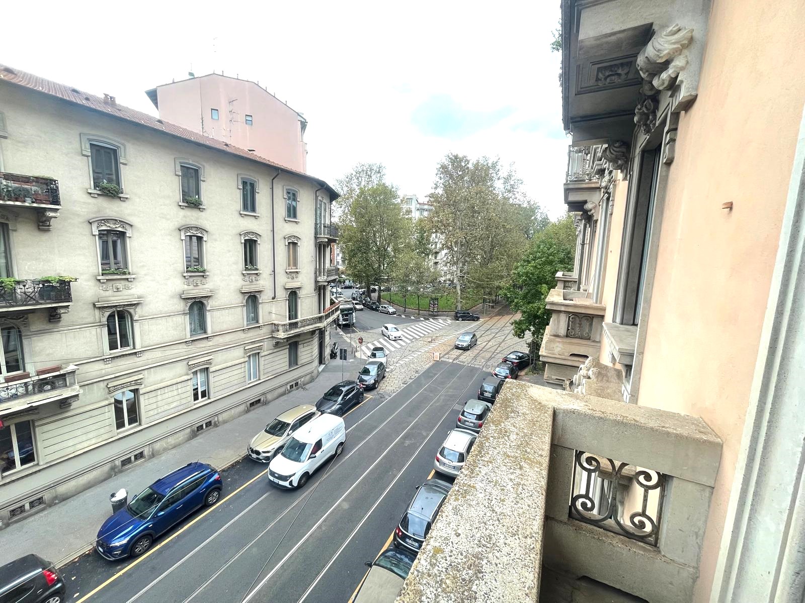 Apartment in historic building in Milan