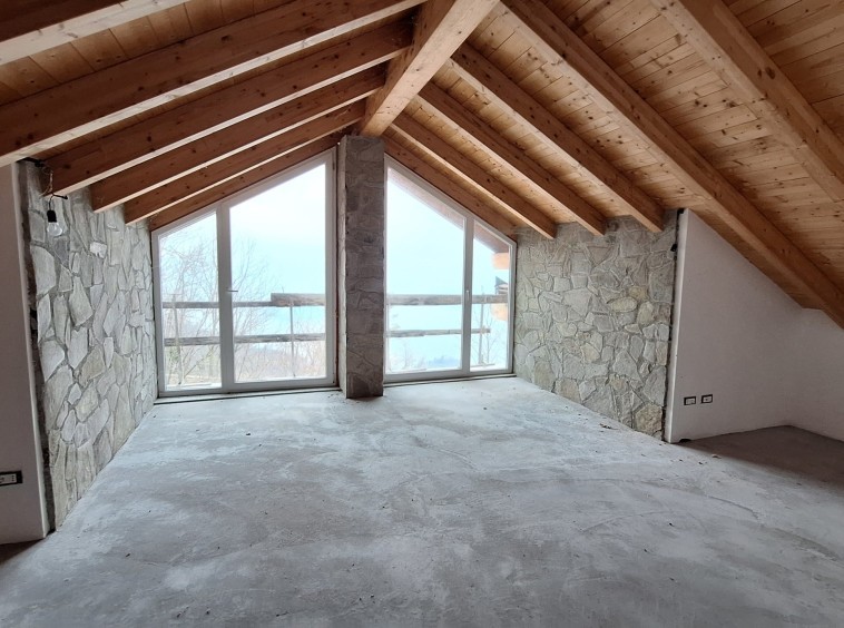 ITALIA - Villa di nuova costruzione a Varenna sul lago di Como
