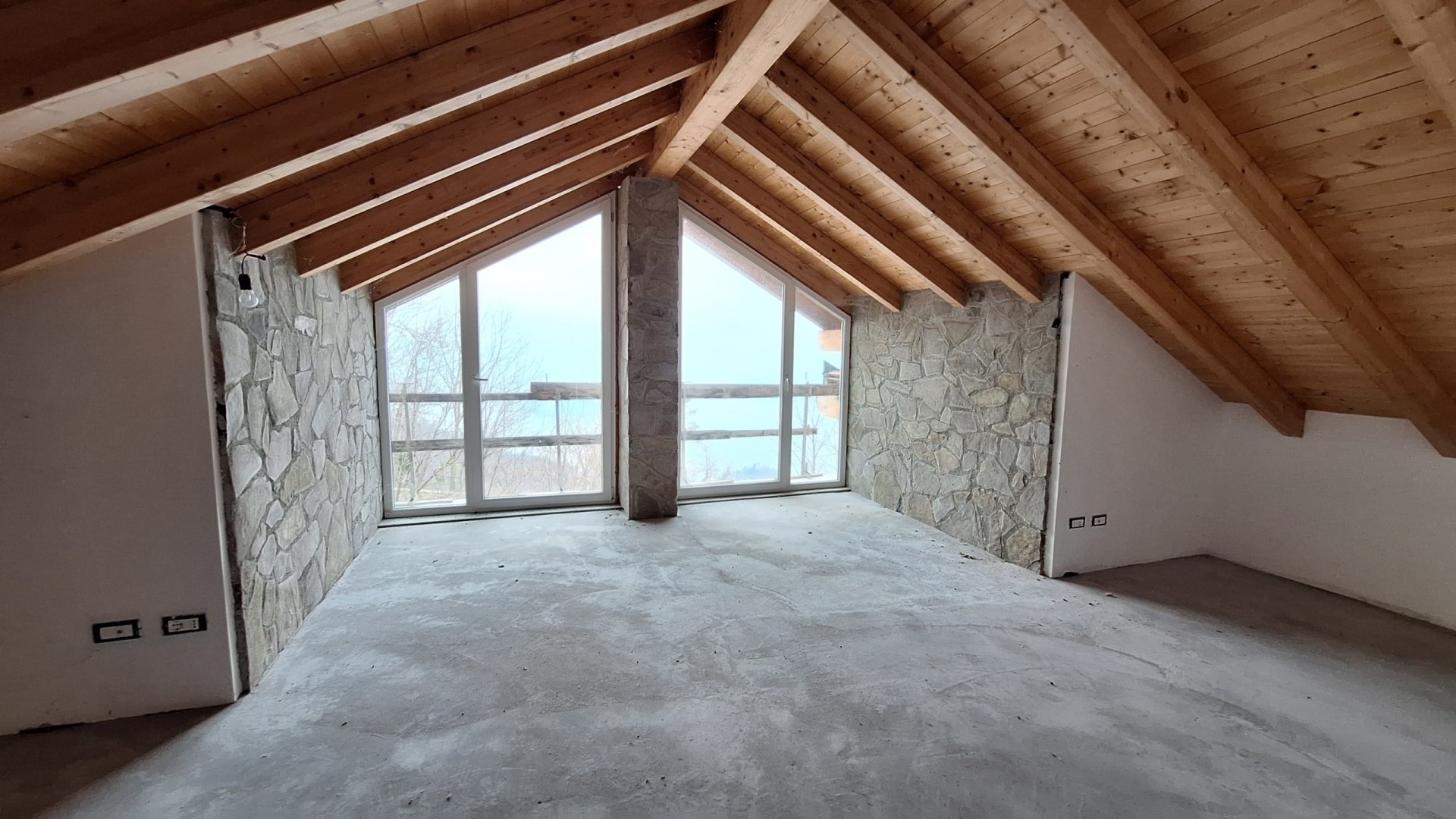 ITALIA - Villa di nuova costruzione a Varenna sul lago di Como