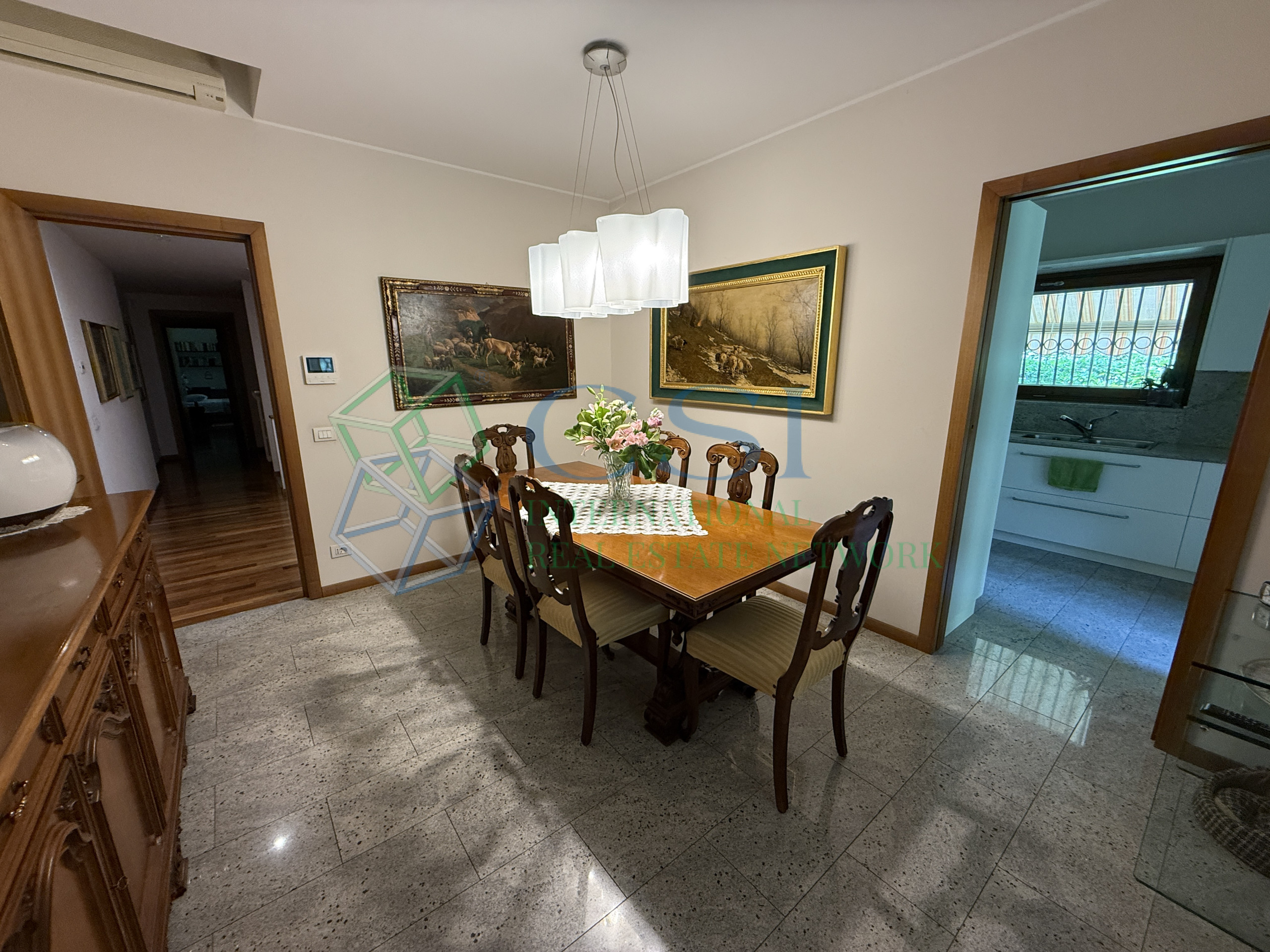 VILLA A MERONE CON PISCINA