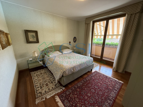 VILLA A MERONE CON PISCINA
