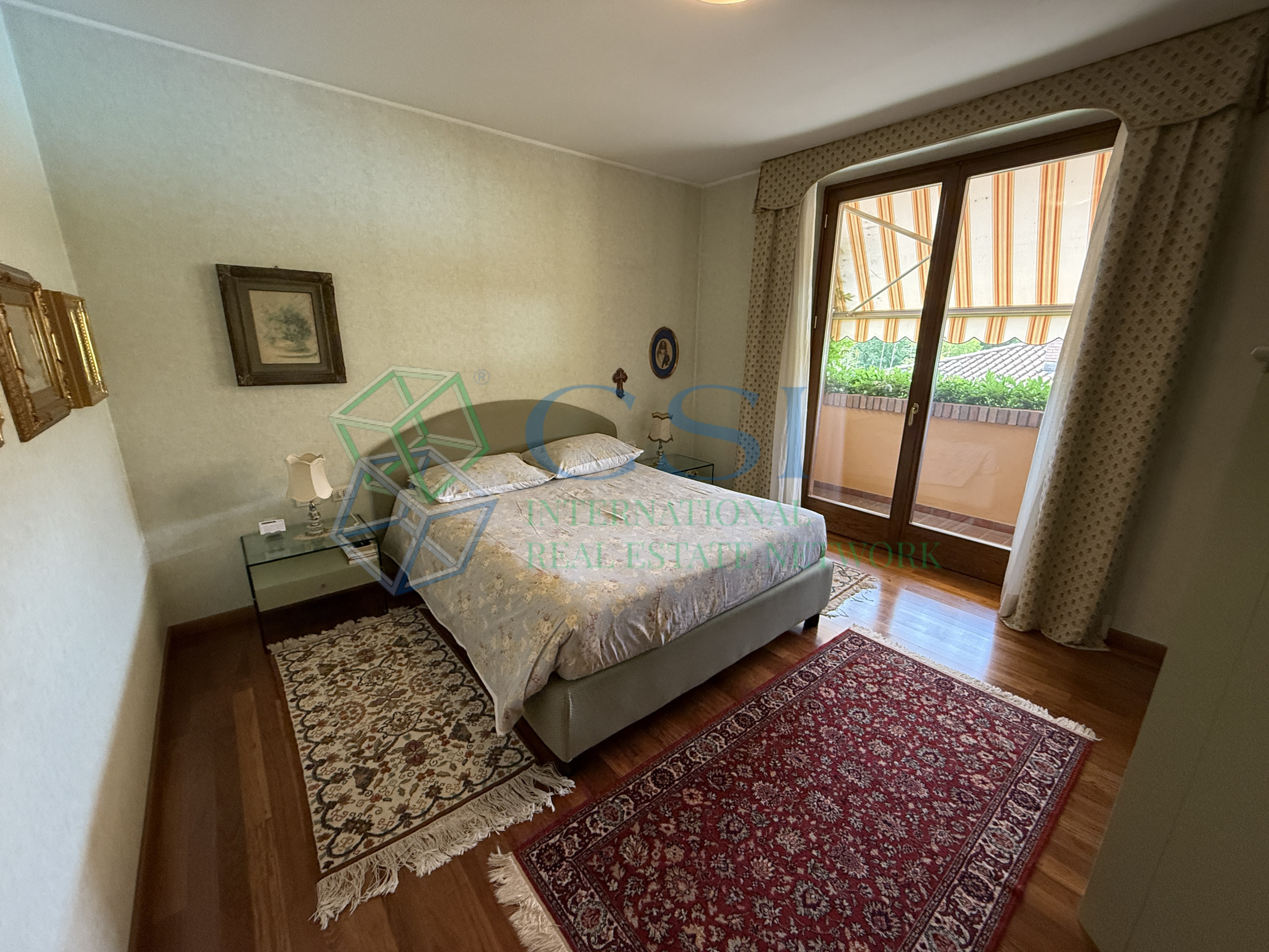 VILLA A MERONE CON PISCINA