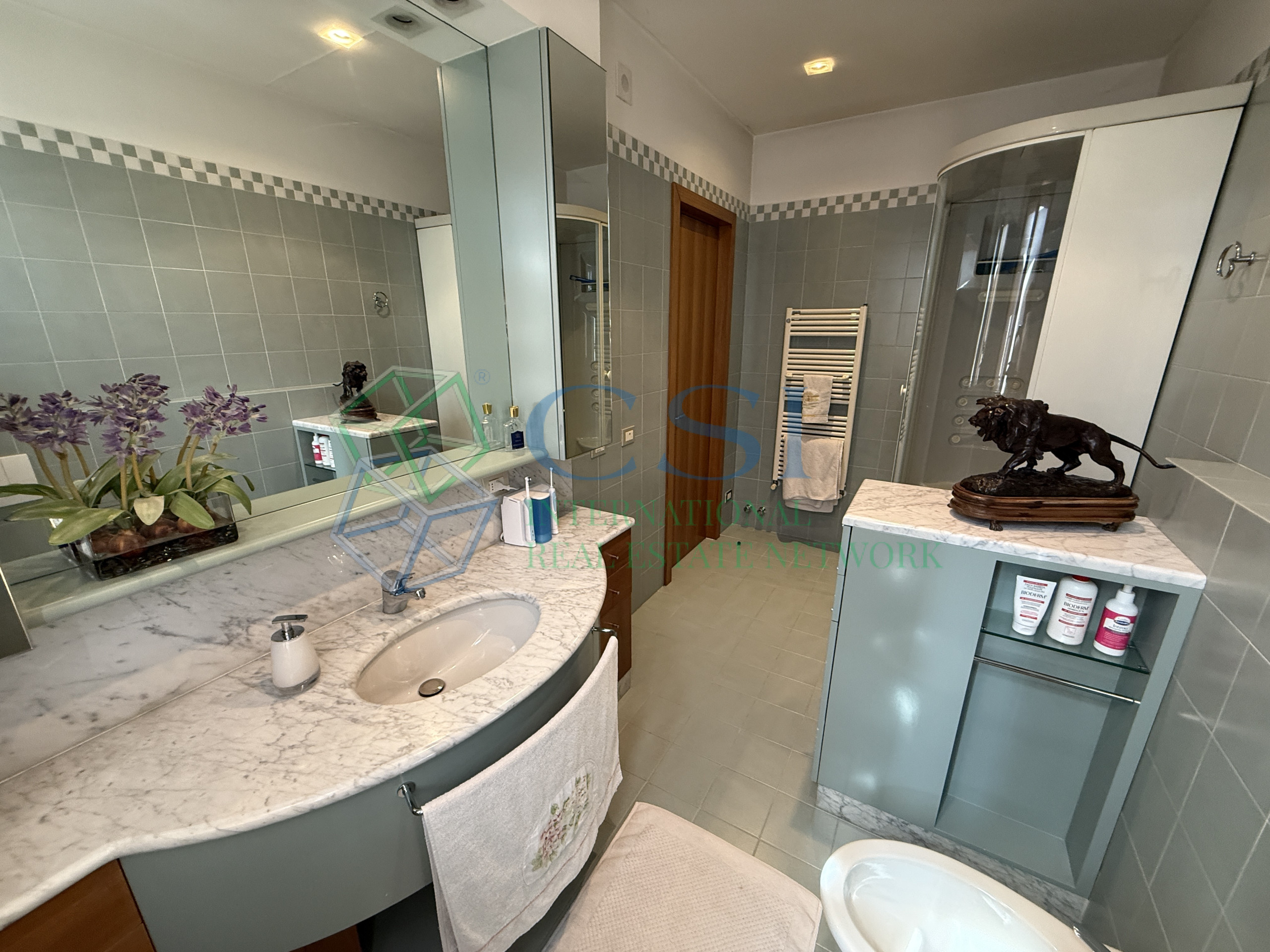 VILLA A MERONE CON PISCINA