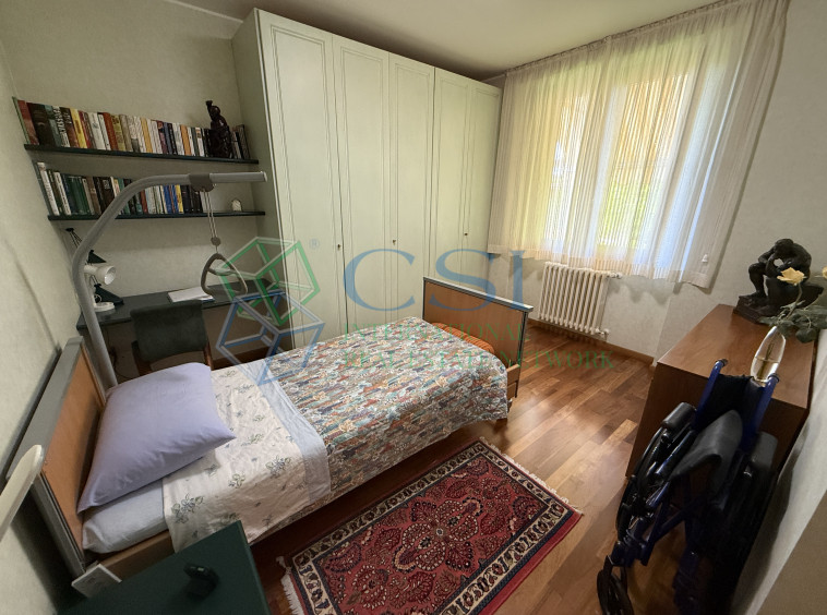 VILLA A MERONE CON PISCINA
