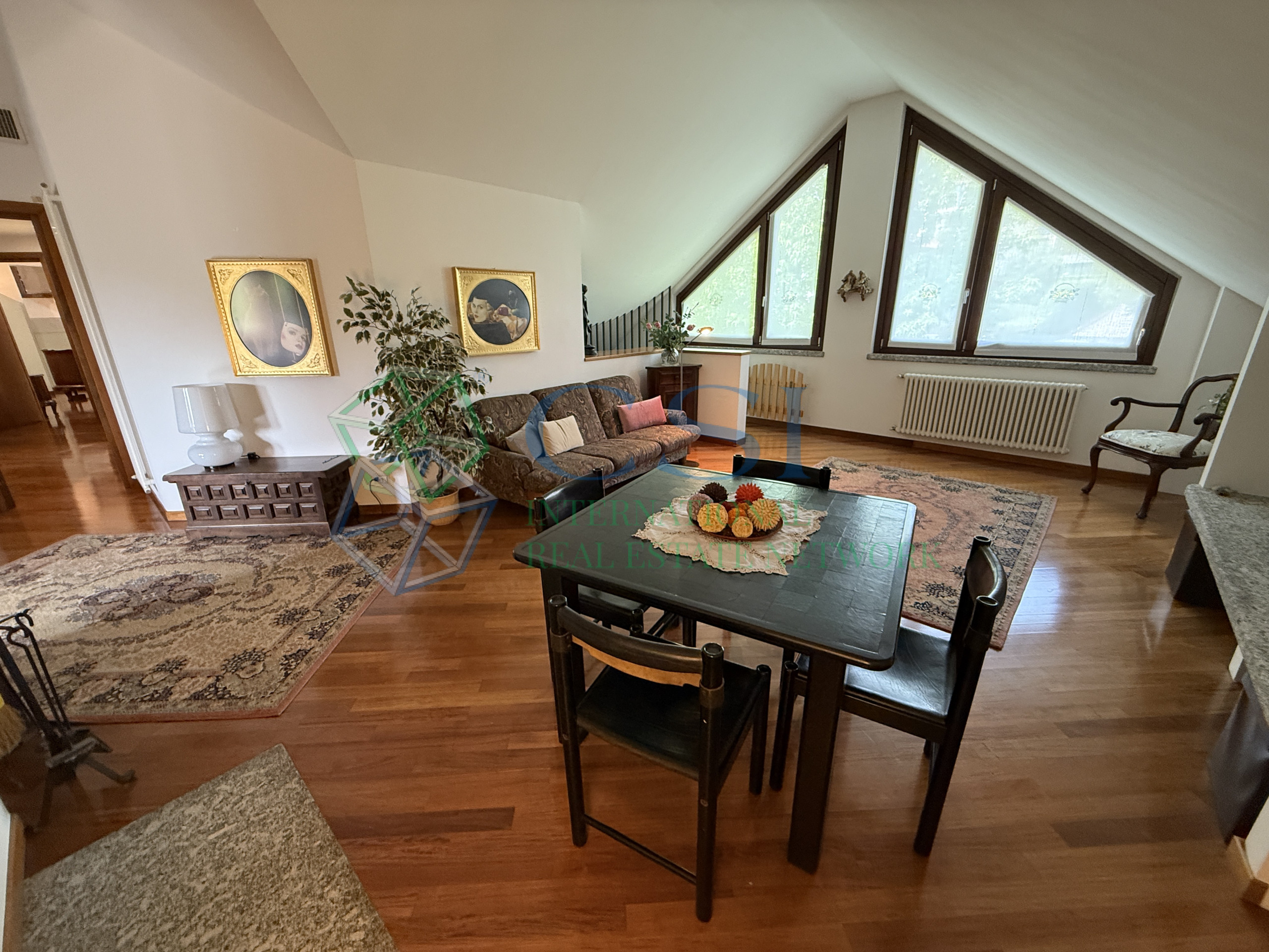 VILLA A MERONE CON PISCINA