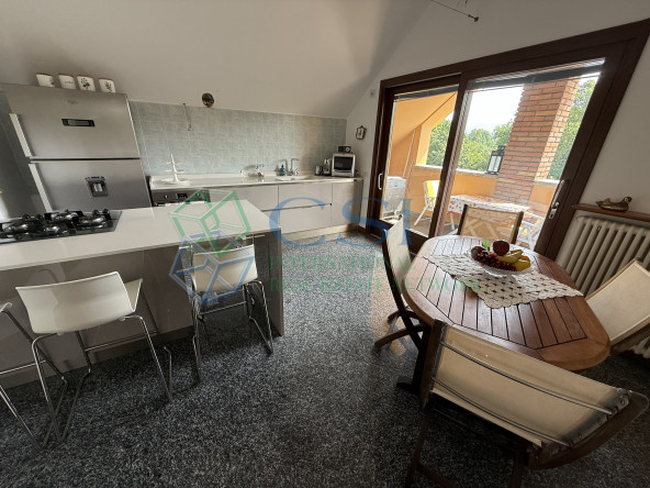 VILLA A MERONE CON PISCINA
