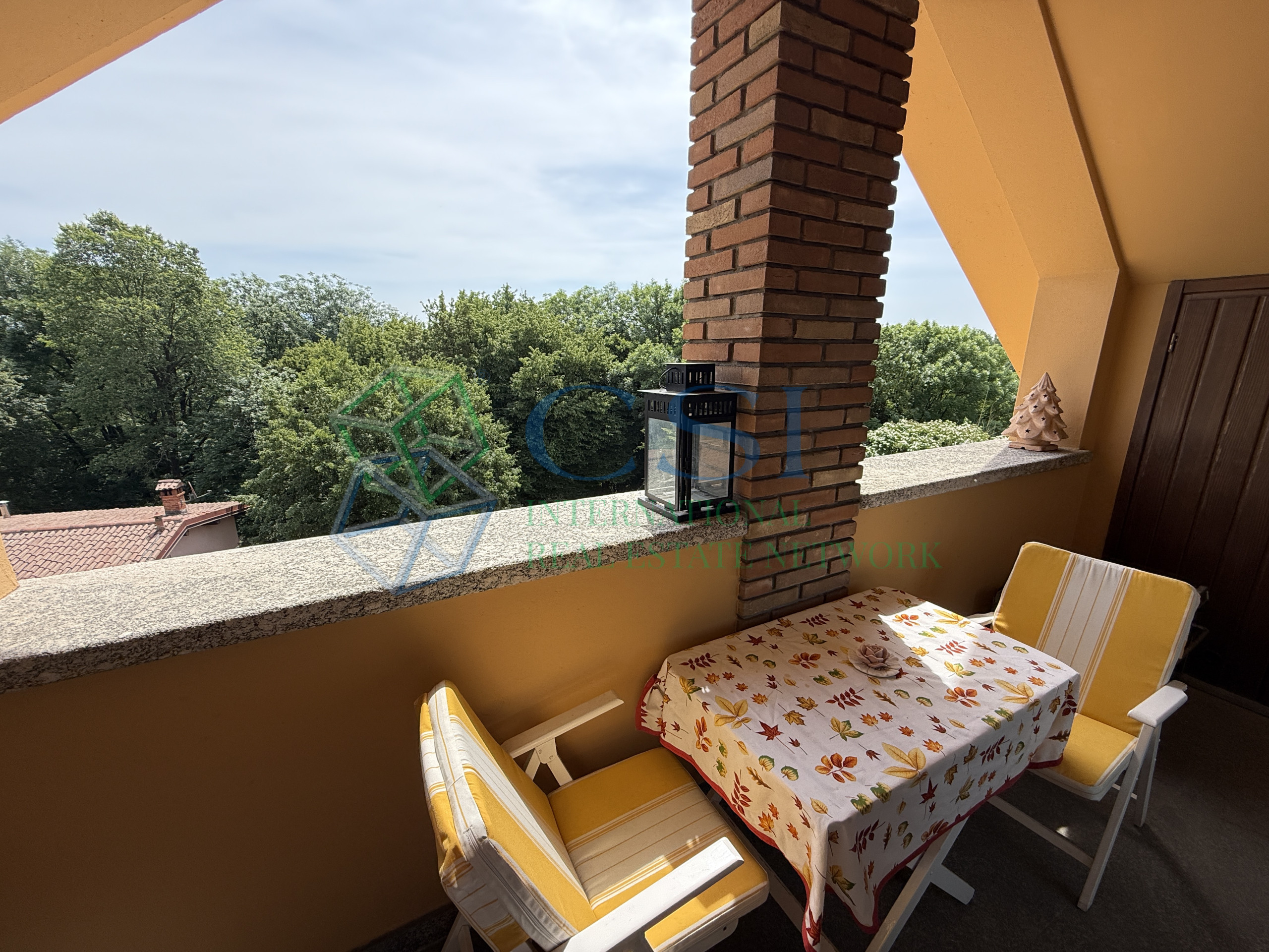 VILLA A MERONE CON PISCINA