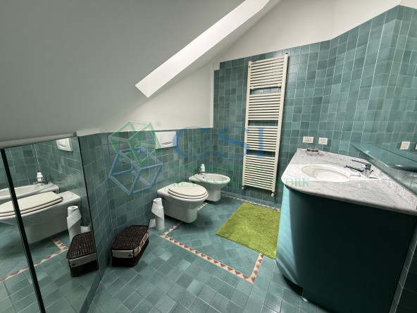 VILLA A MERONE CON PISCINA