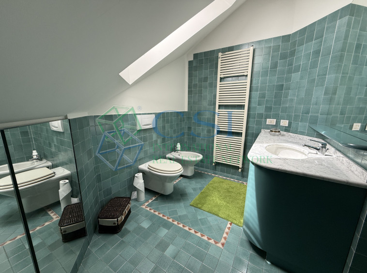 VILLA A MERONE CON PISCINA