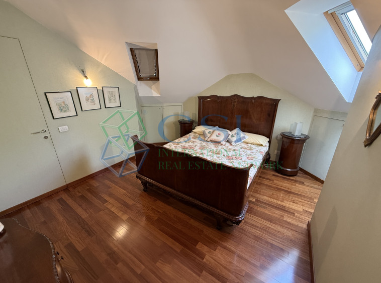 VILLA A MERONE CON PISCINA