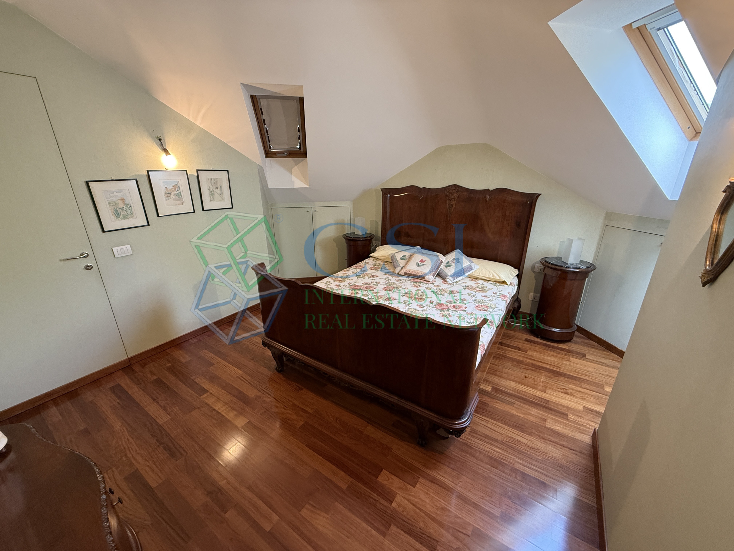VILLA A MERONE CON PISCINA