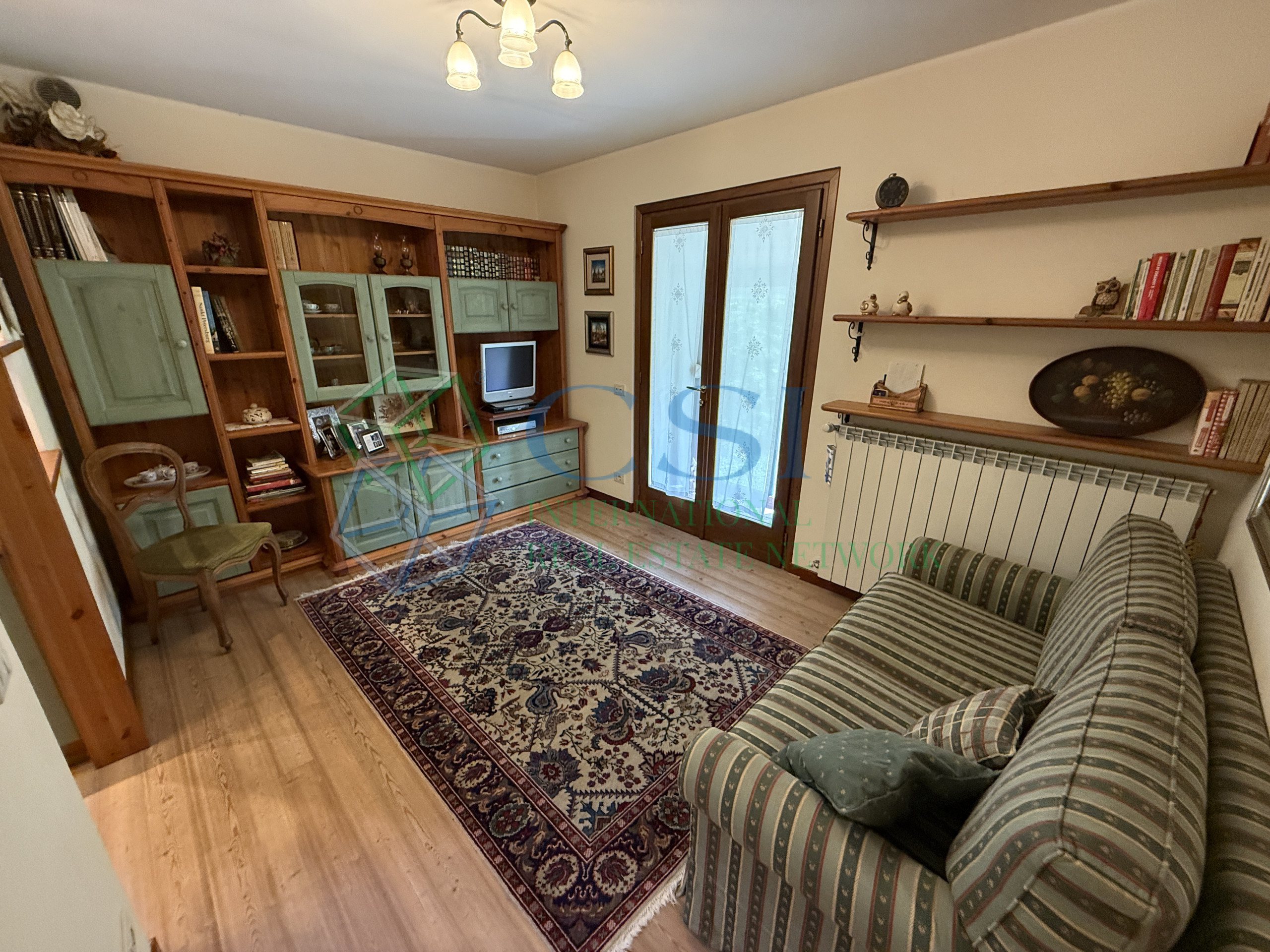VILLA A MERONE CON PISCINA