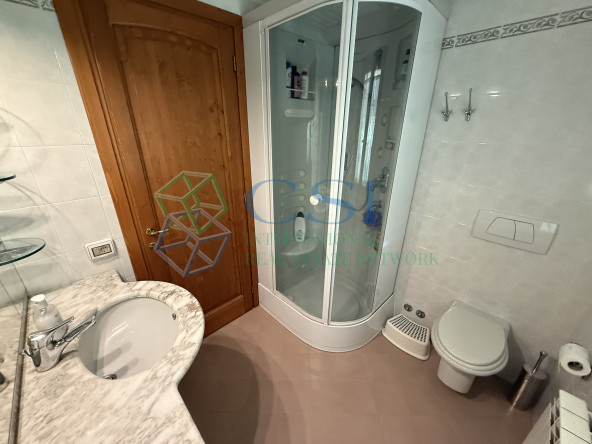 VILLA A MERONE CON PISCINA