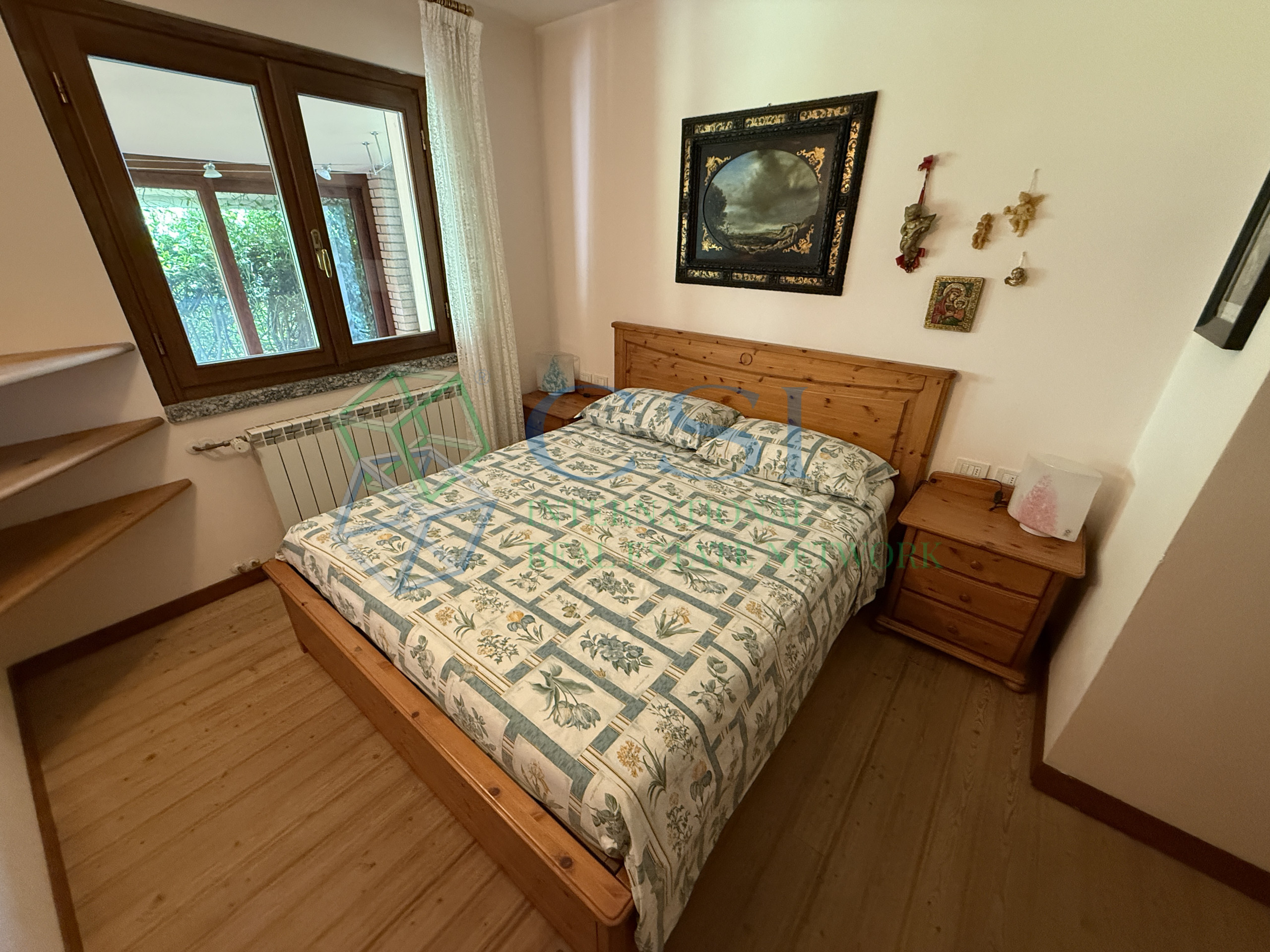 VILLA A MERONE CON PISCINA