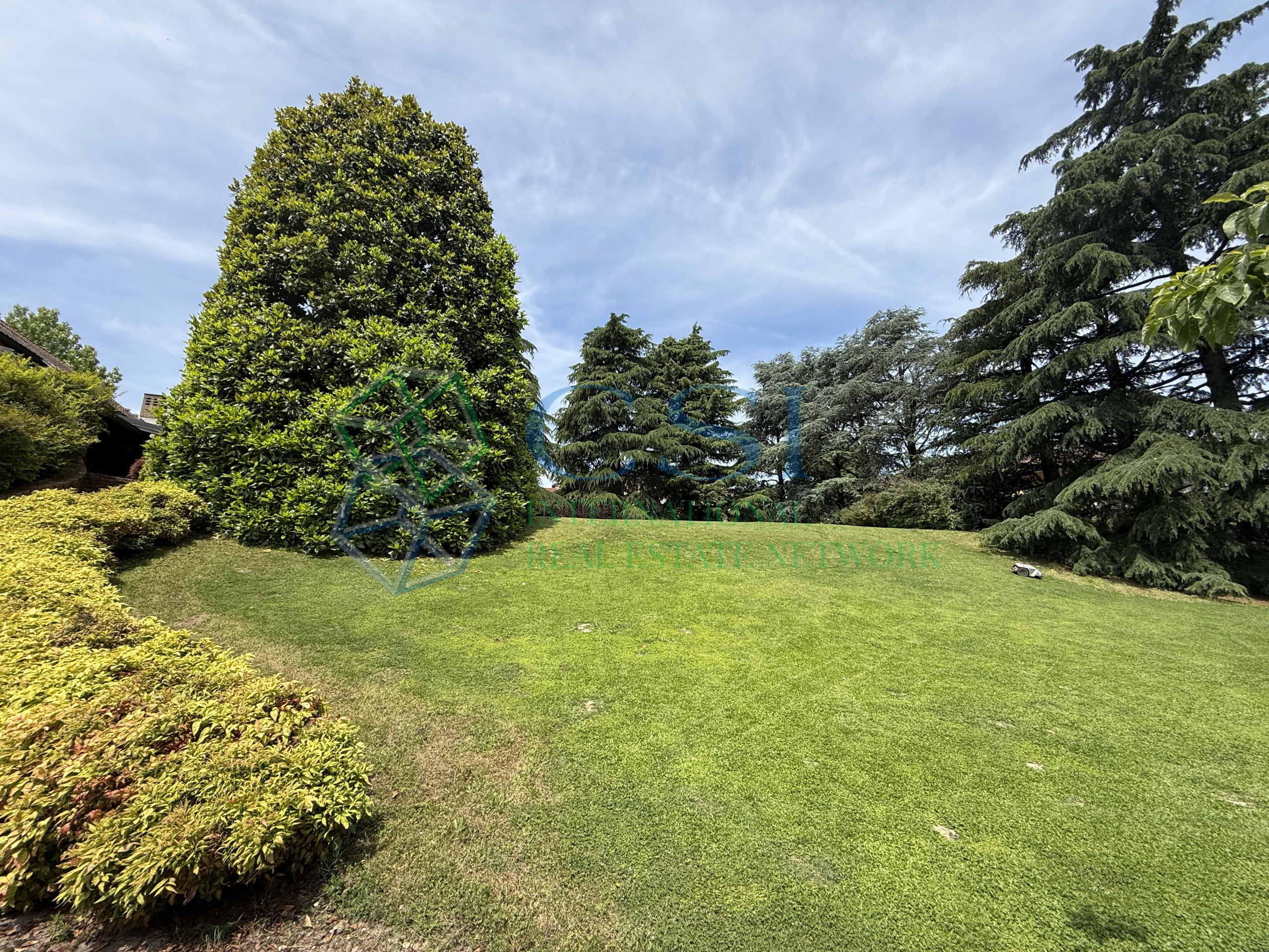 VILLA A MERONE CON PISCINA