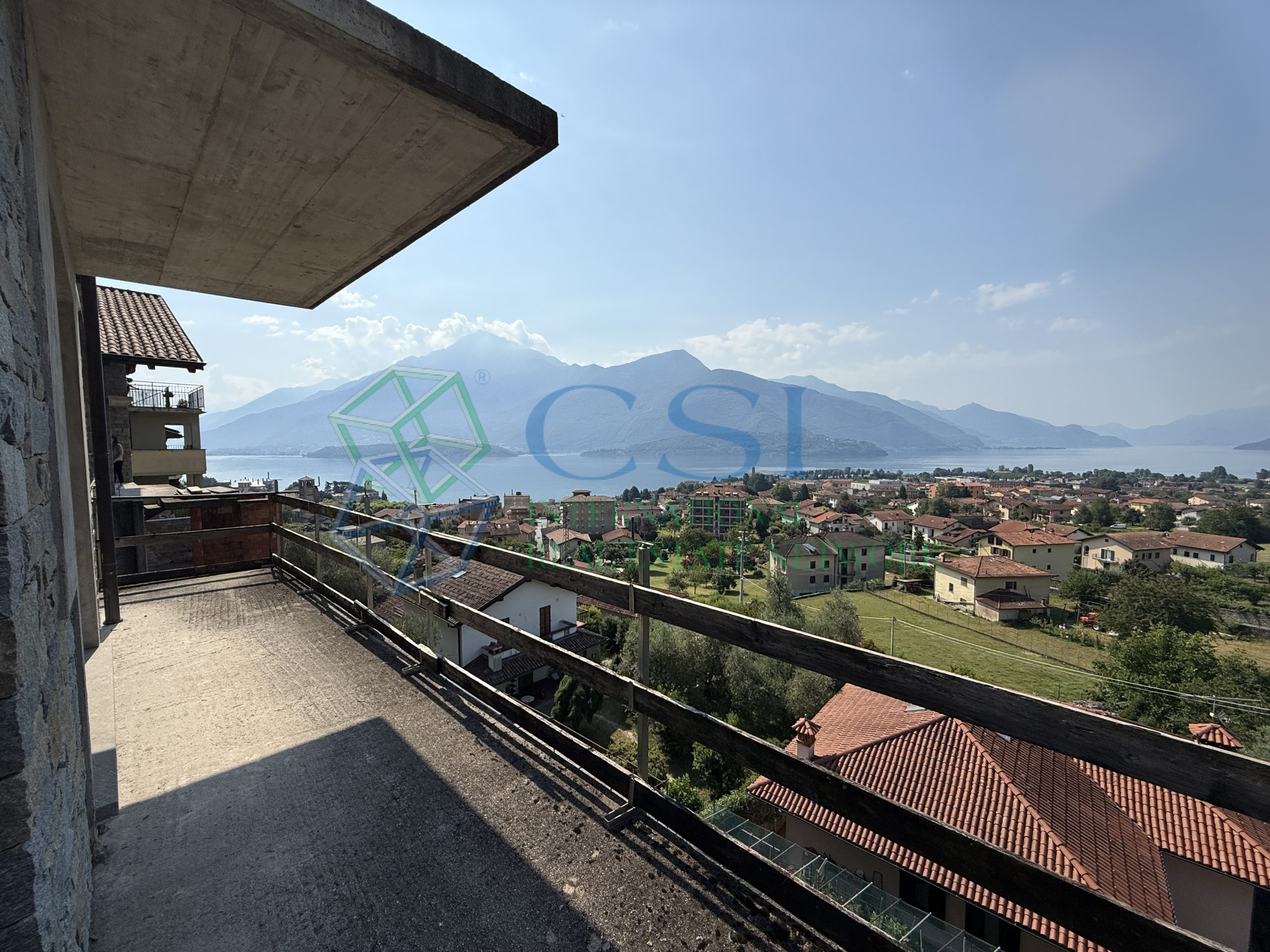 ITALIA - Complesso immobiliare al rustico Gravedona