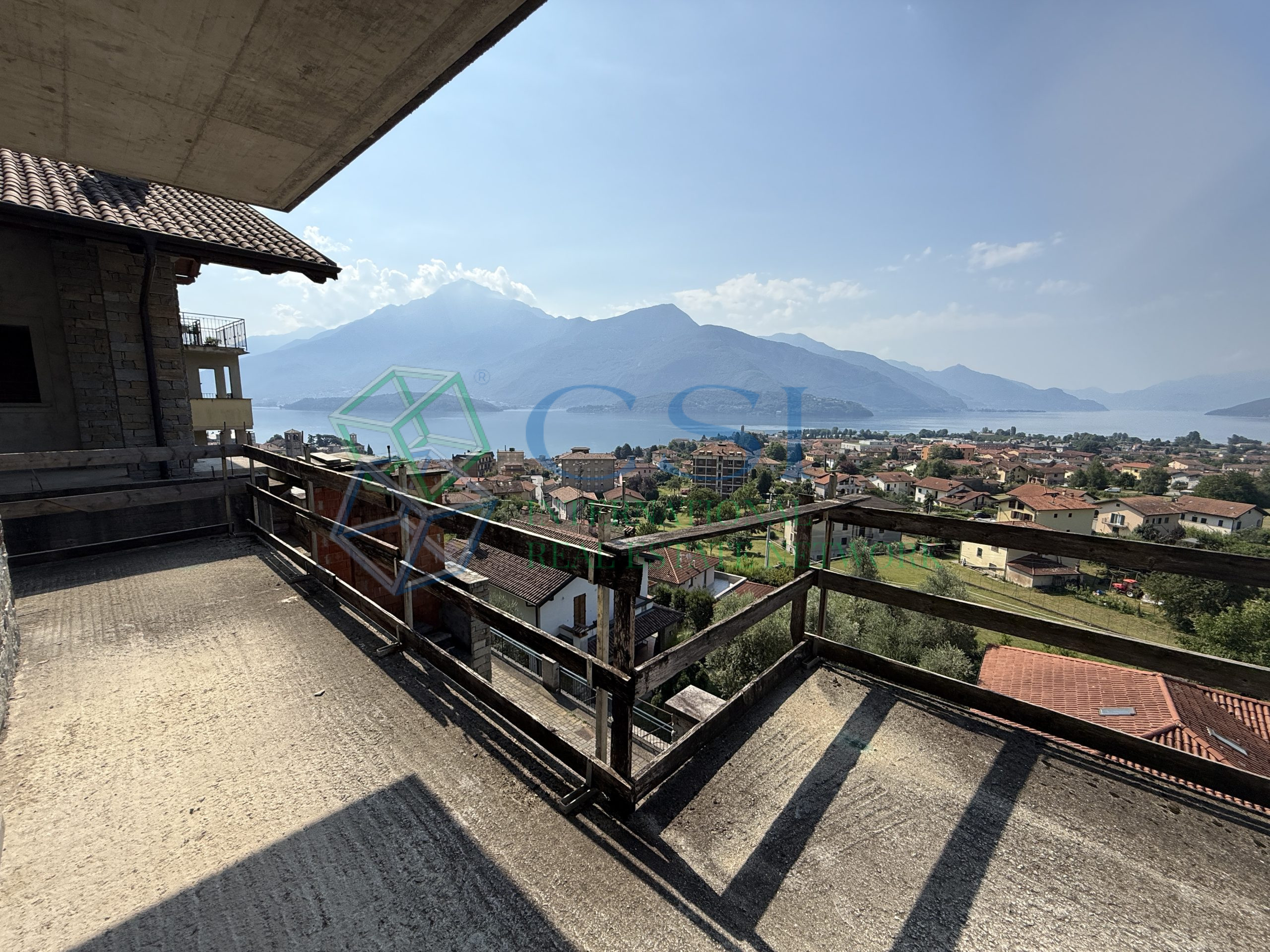 ITALIA - Complesso immobiliare al rustico Gravedona