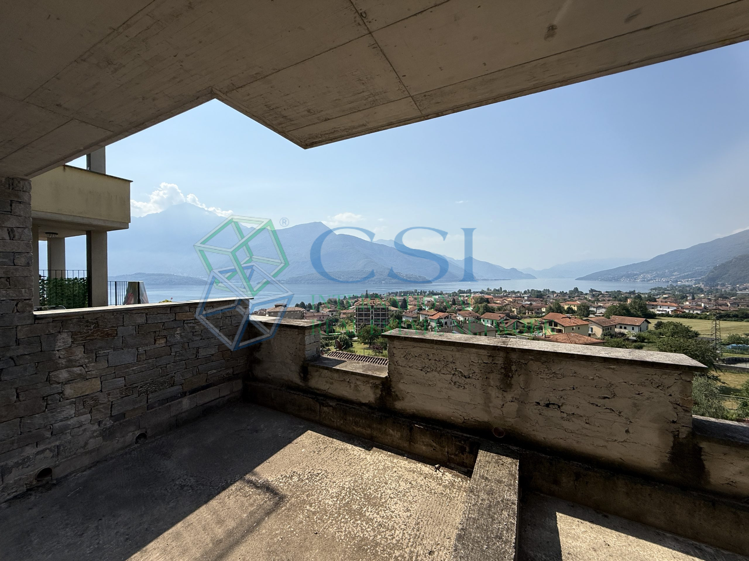 ITALIA - Complesso immobiliare al rustico Gravedona