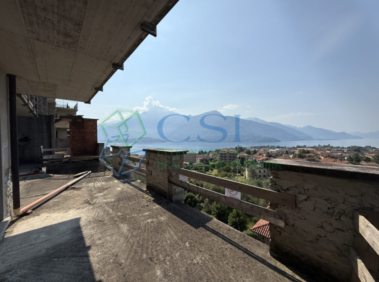 ITALIA - Complesso immobiliare al rustico Gravedona