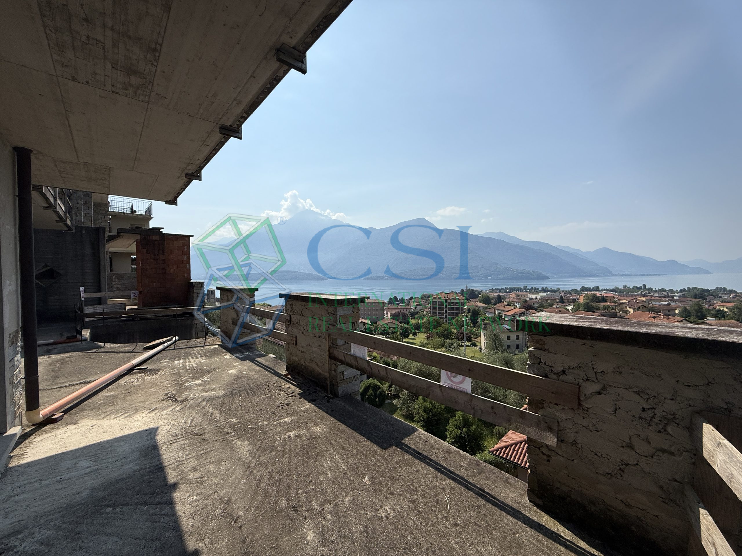 ITALIA - Complesso immobiliare al rustico Gravedona