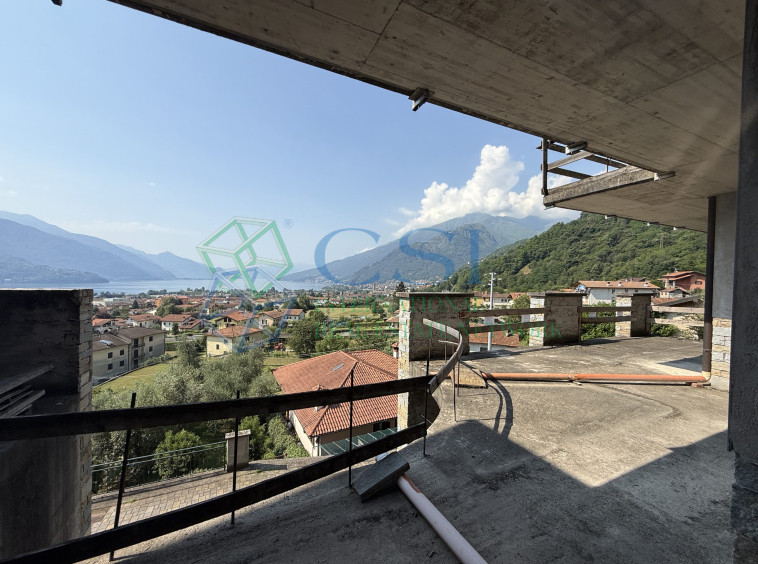ITALIA - Complesso immobiliare al rustico Gravedona