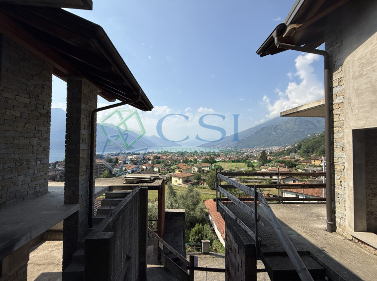 ITALIA - Complesso immobiliare al rustico Gravedona