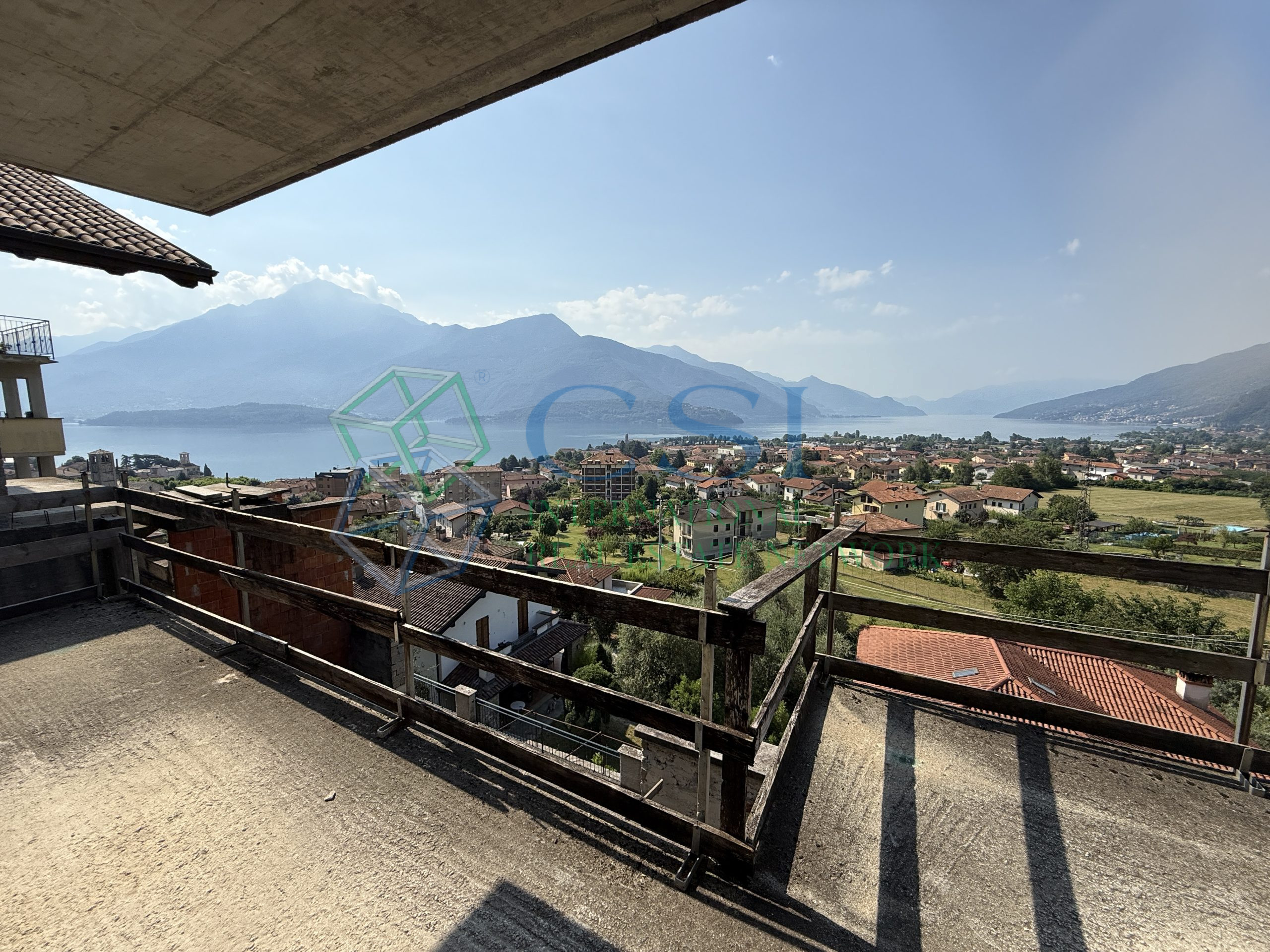 ITALIA - Complesso immobiliare al rustico Gravedona